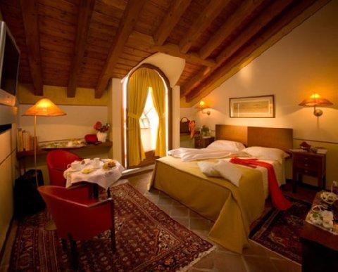 Albergo Dell'Agenzia Srl a Pollenzo, IT