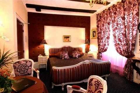 Hotel Restaurant A La Ville De Nancy ใน Colmar, FR