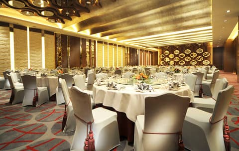 New World Wuhan Hotel в Ухань, CN