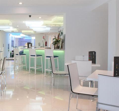 伊比, ES 的 Hotel del Juguete