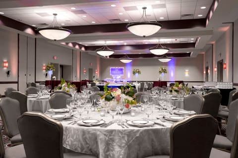 Crowne Plaza Greenville ใน กรีนวิลล์, SC