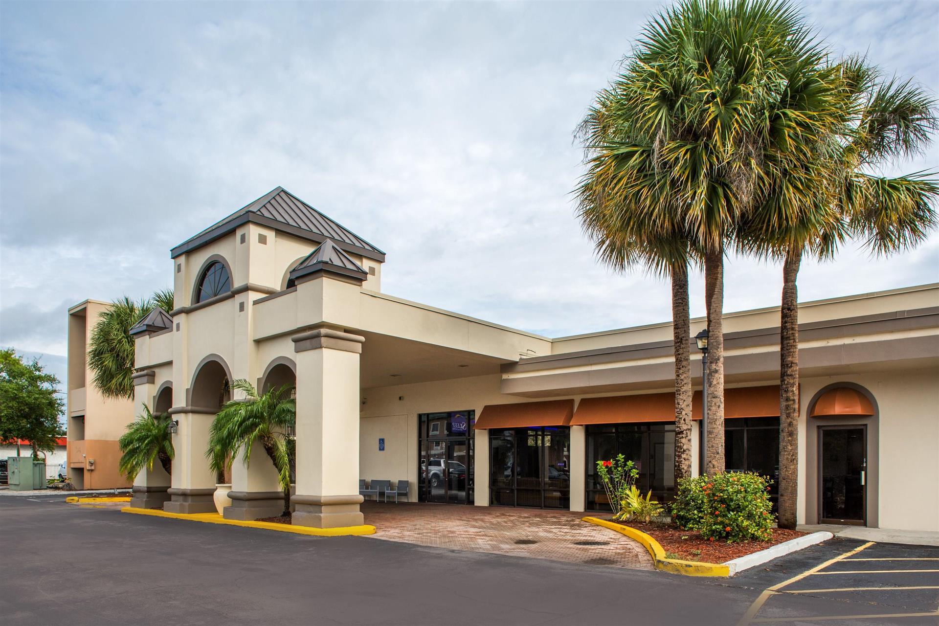 Days Inn & Suites by Wyndham Orlando Airport in Orlando, FL