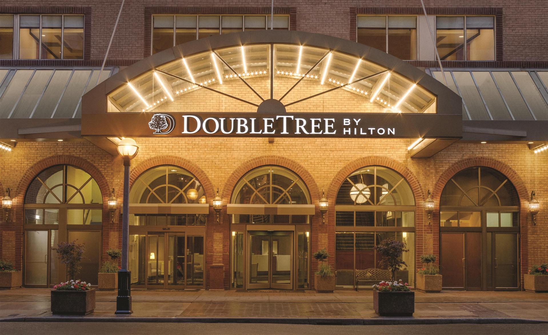 DoubleTree by Hilton Hotel Toronto Downtown in Toronto, ON