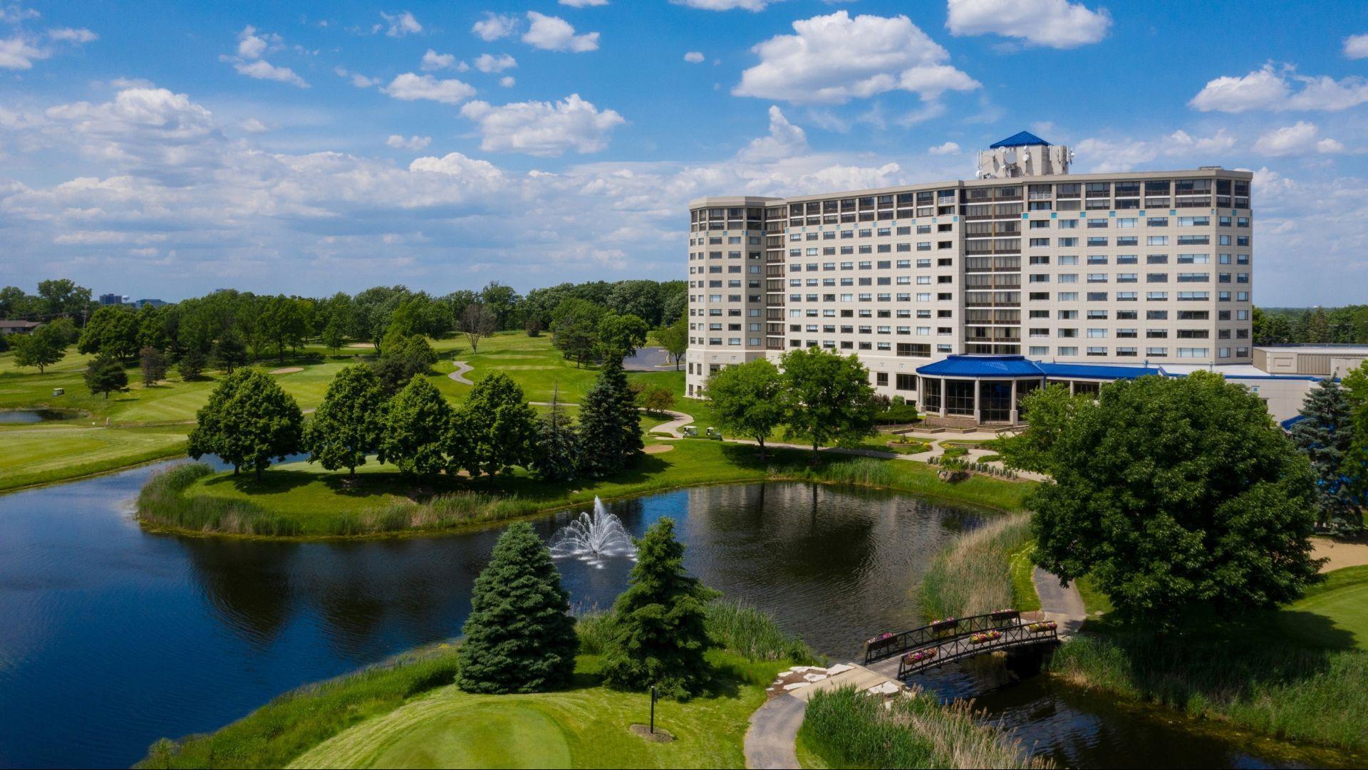 Hilton Chicago/Oak Brook Hills Resort & Conference Center in Oak Brook, IL