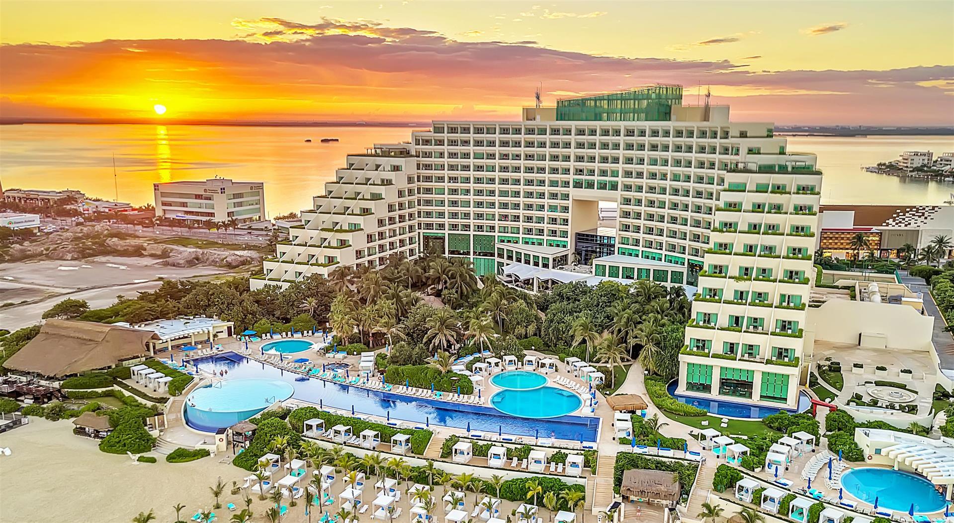 Live Aqua Beach Resort Cancun in Cancun, MX