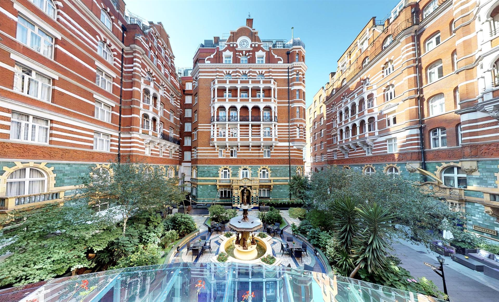 St James' Court, A Taj Hotel, London in London, GB1