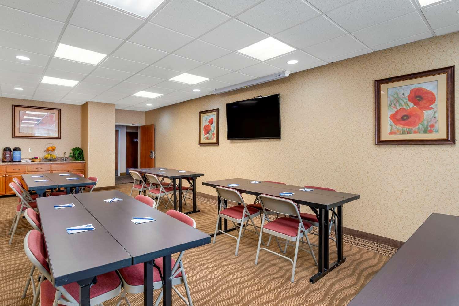 Comfort Suites University image