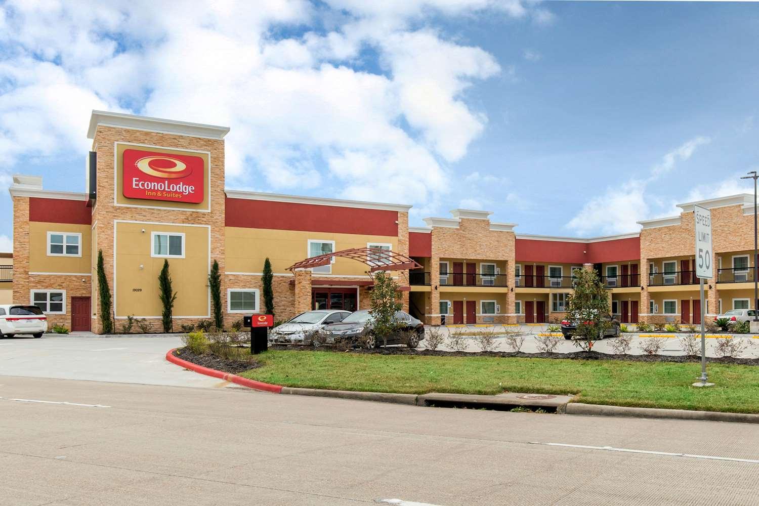 Econo Lodge Inn and Suites Houston Willowbrook image