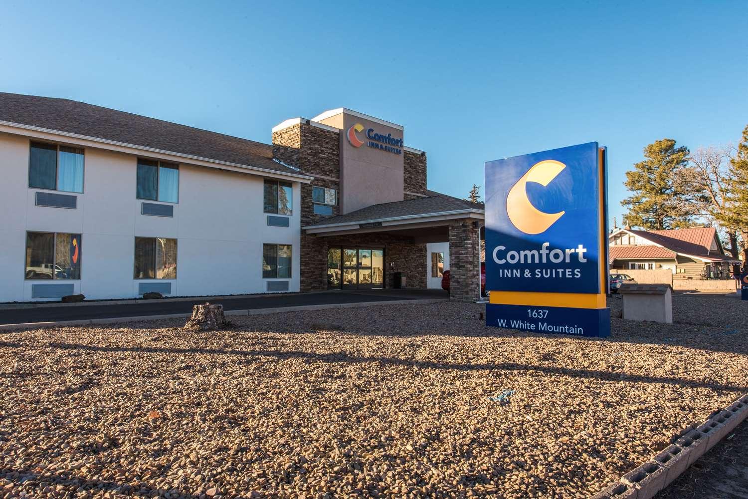 Comfort Inn and Suites Lakeside image