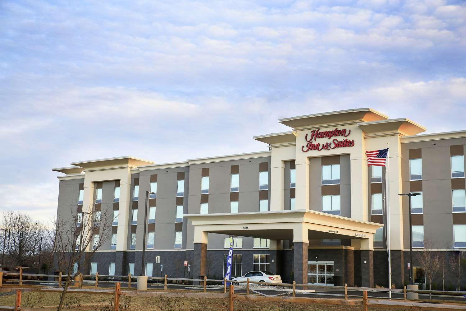 Hampton Inn & Suites Mount Laurel/Moorestown image