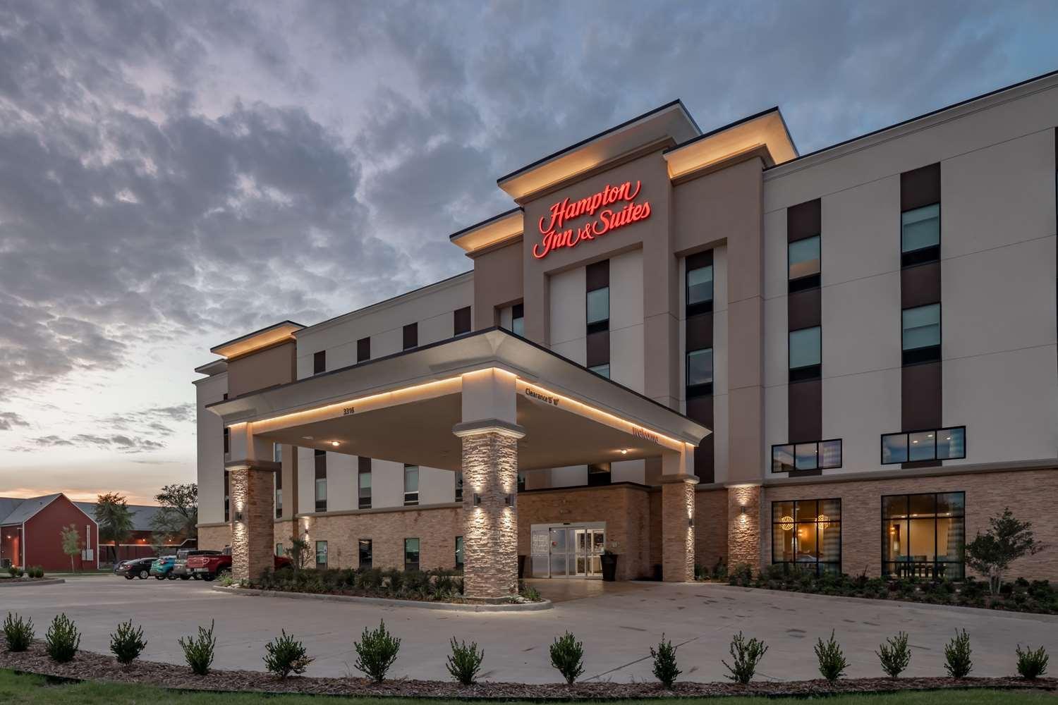 Hampton Inn & Suites Dallas/Plano Central image