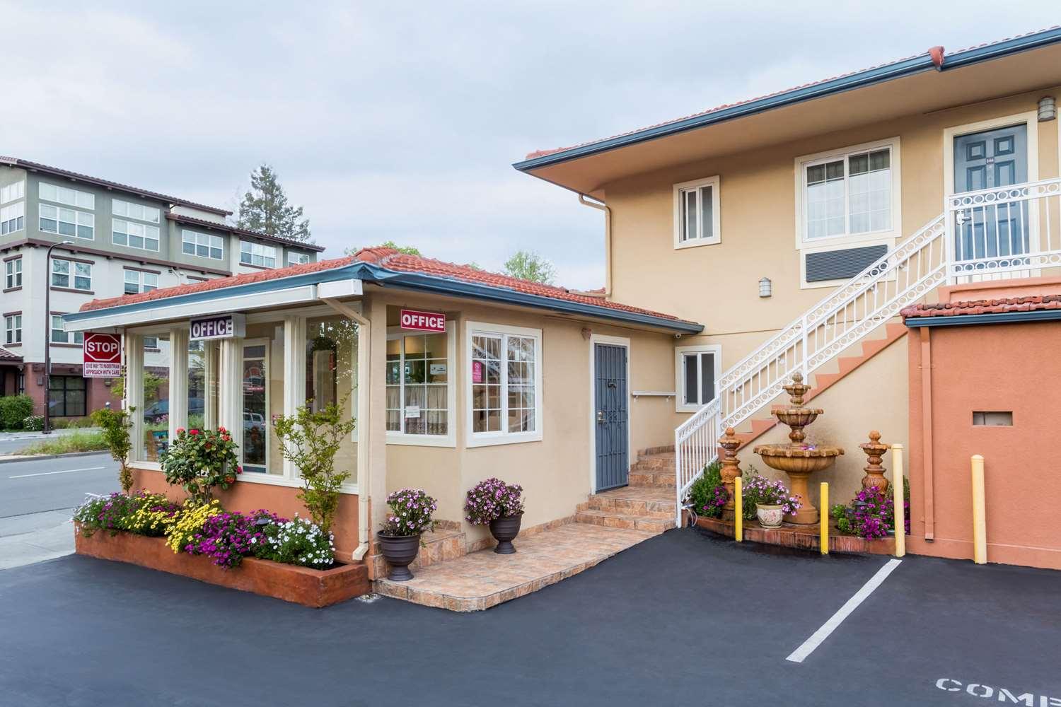 Howard Johnson by Wyndham Berkeley image