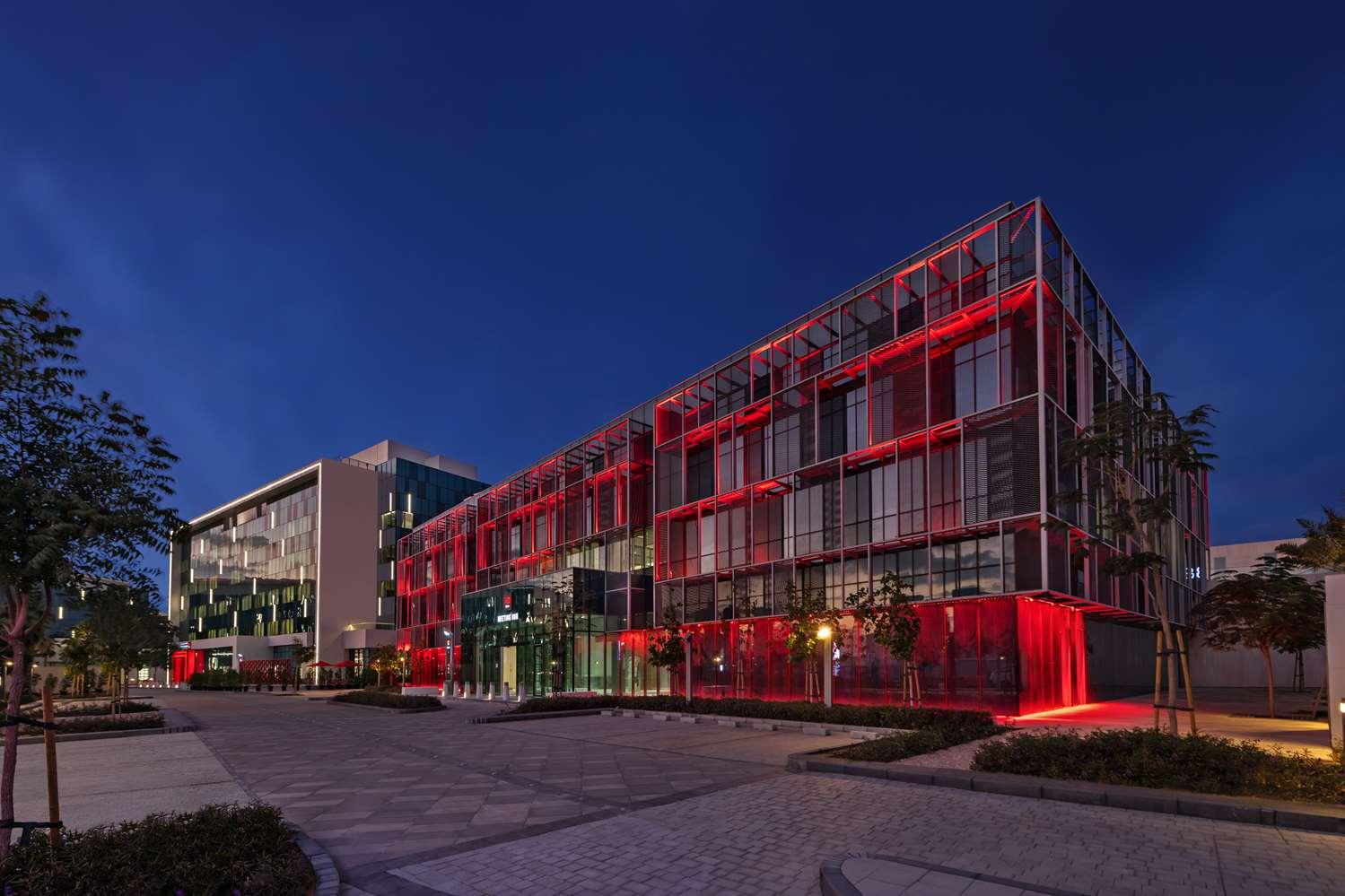 Radisson Red Hotel Dubai Silicon Oasis image