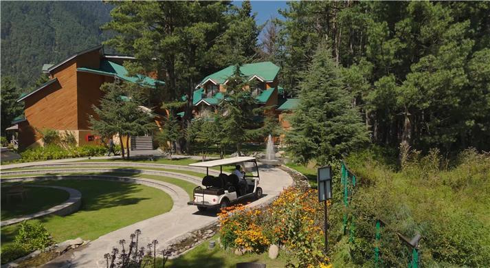 Pahalgam, IN 的 Radisson Golf Resort Pahalgam