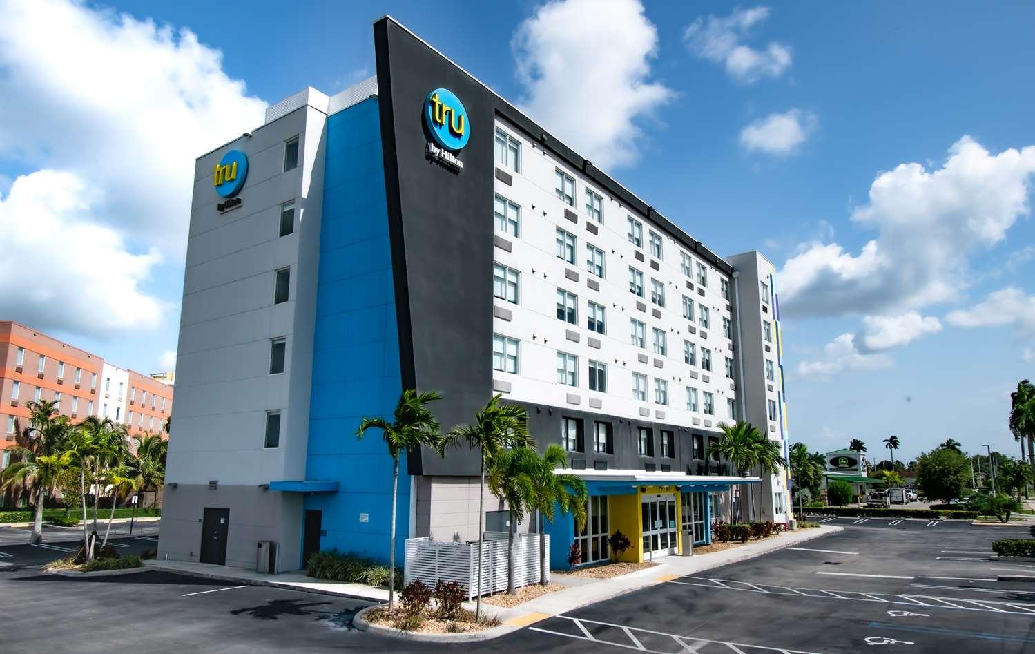 Tru by Hilton Florida City image