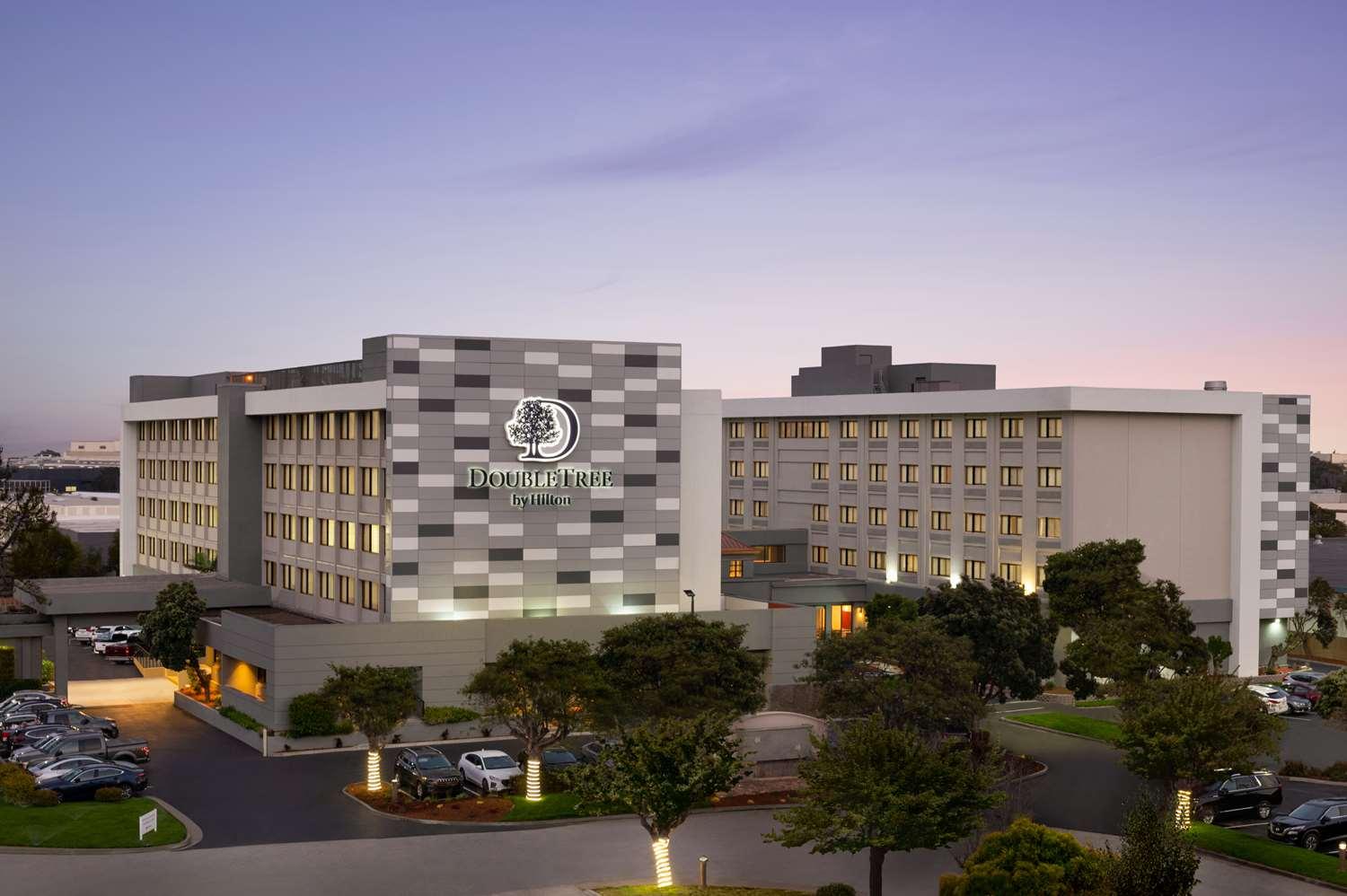 DoubleTree by Hilton San Francisco South Airport Blvd in South San Francisco, CA