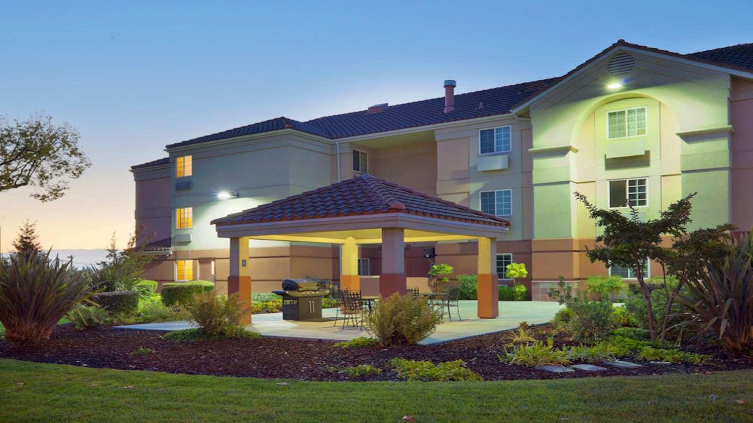 Sonesta Simply Suites Silicon Valley Santa Clara image