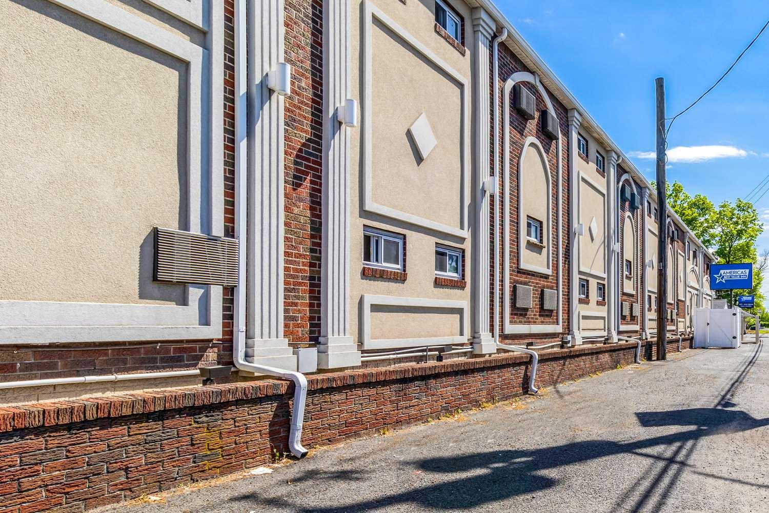 Americas Best Value Inn Avenel Woodbridge image