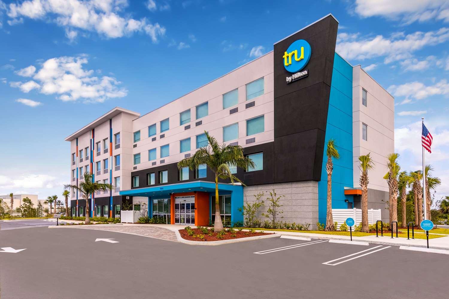 Tru by Hilton Port St. Lucie Tradition image