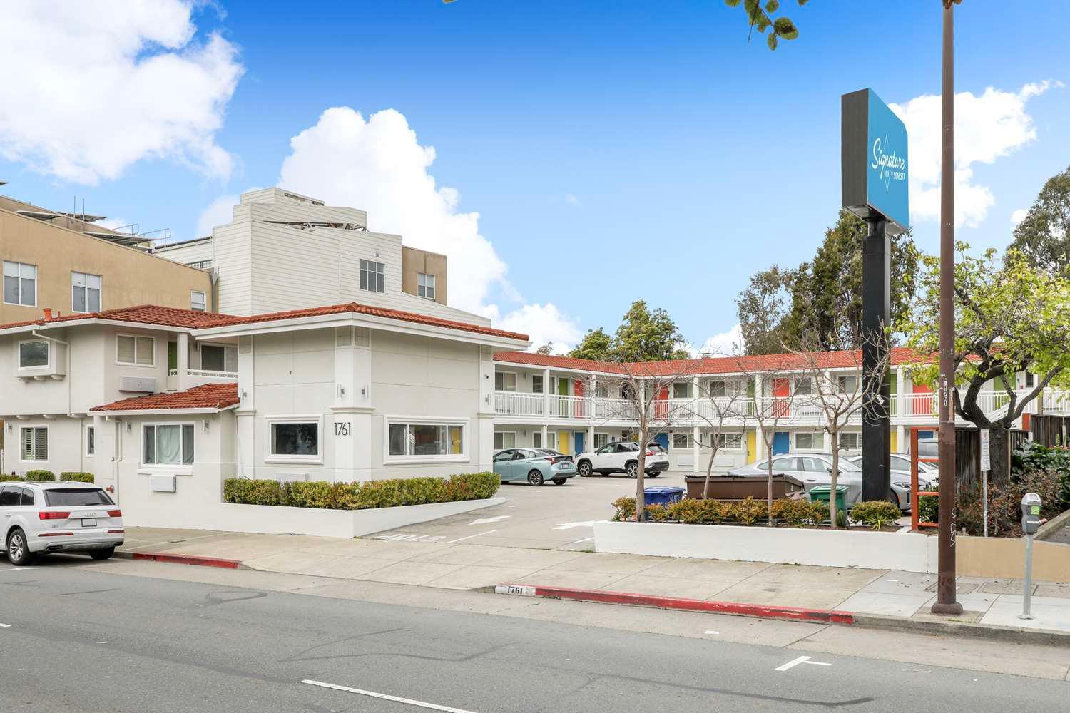 Signature Inn Berkeley image