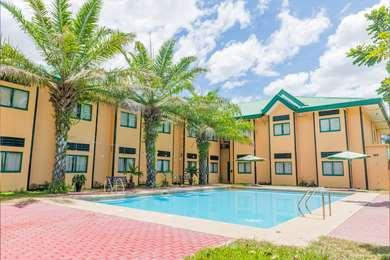 Cabanatuan City, PHにおけるMicrotel by Wyndham Cabanatuan 