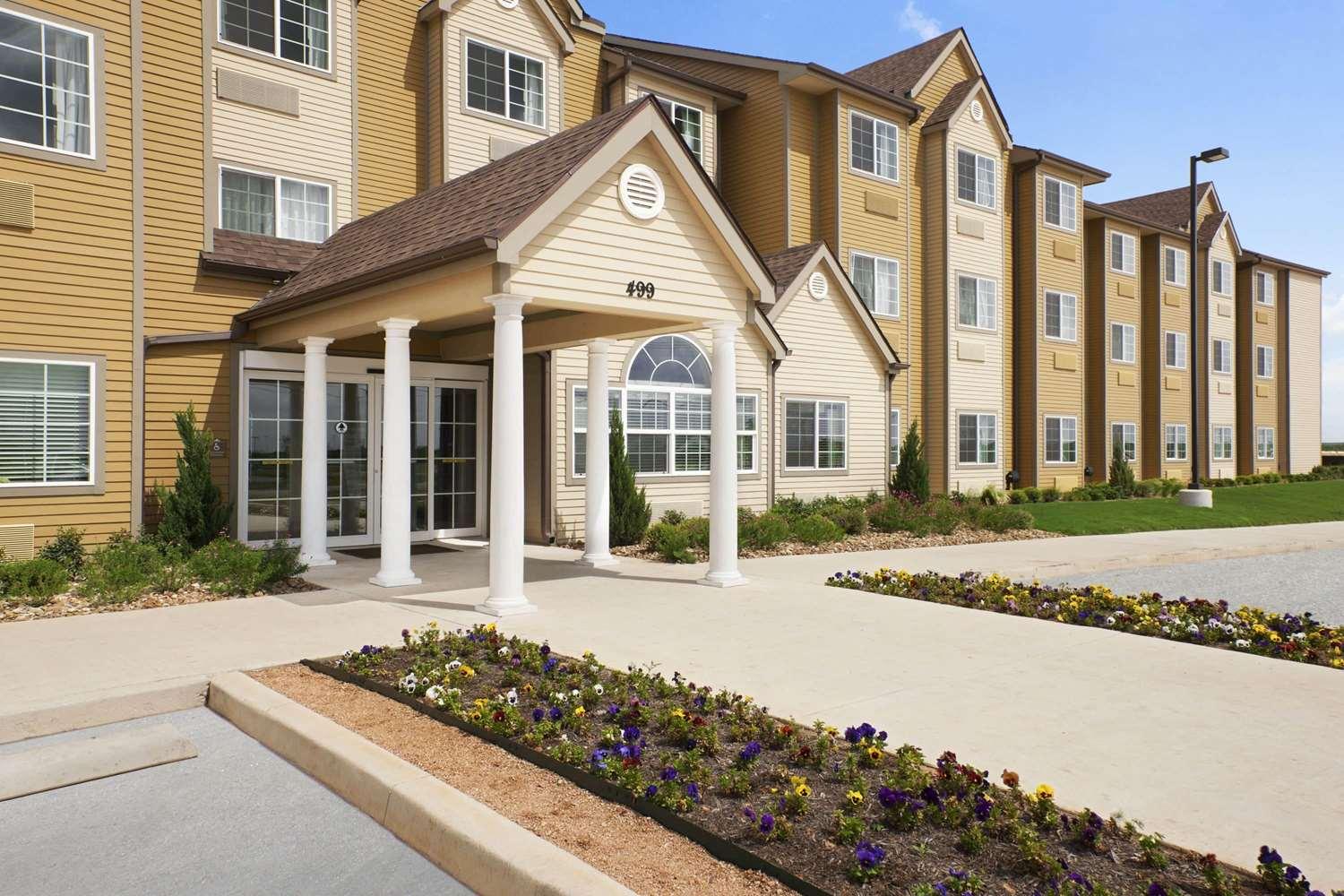 Microtel Inn & Suites by Wyndham Cotulla image