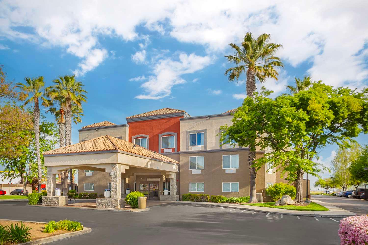 Best Western Plus Villa Del Lago Inn image