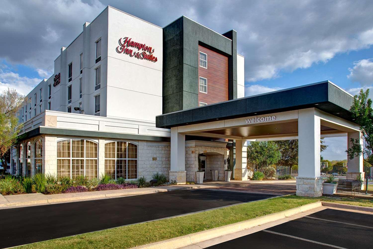 Hampton Inn & Suites Austin-Airport image