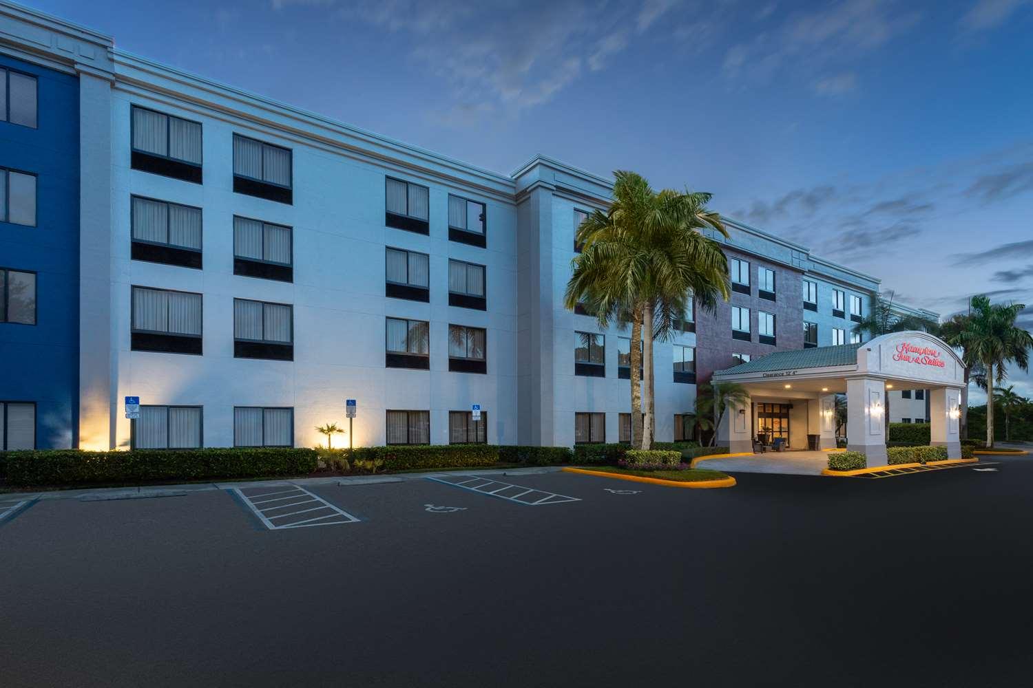 Hampton Inn & Suites Boynton Beach image