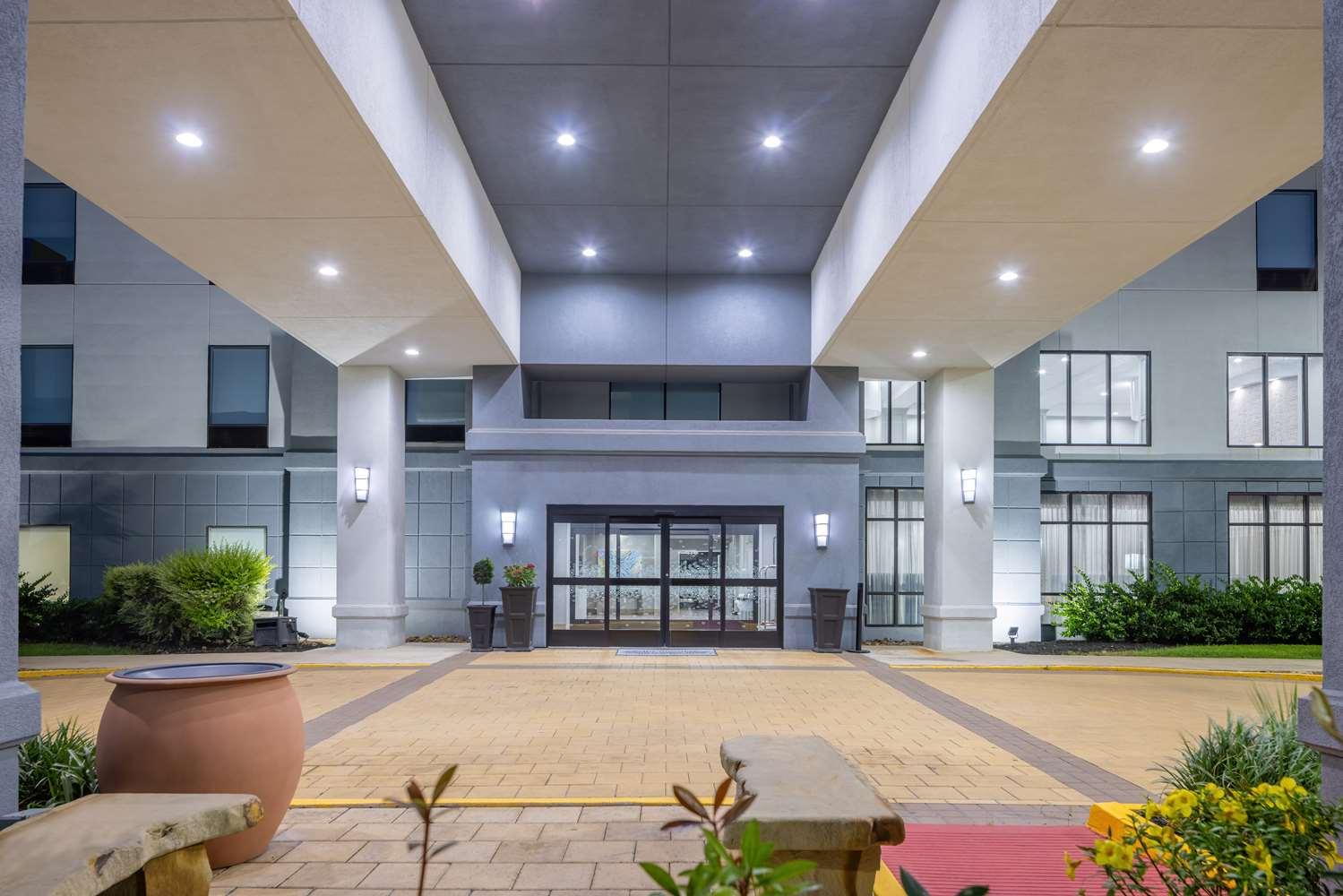 Hampton Inn & Suites Brenham image