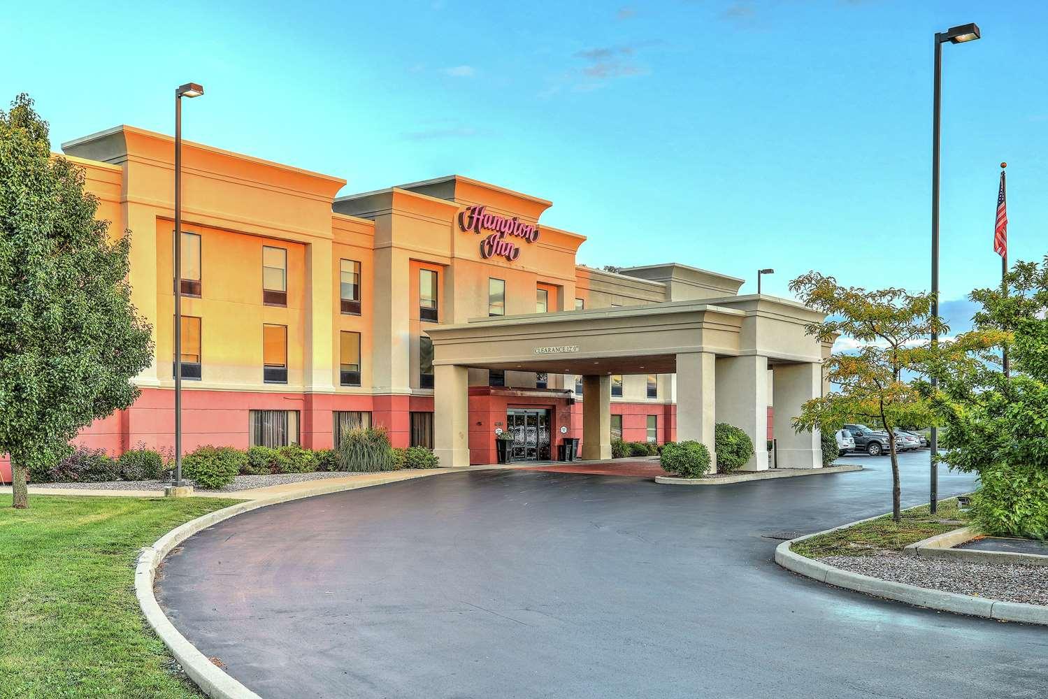 Hampton Inn Batavia image