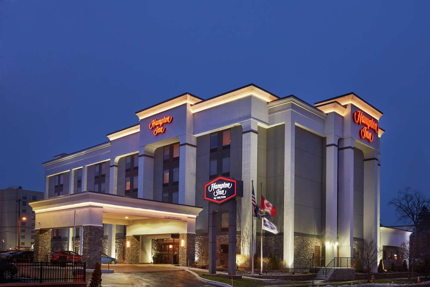 Hampton Inn Niagara Falls image