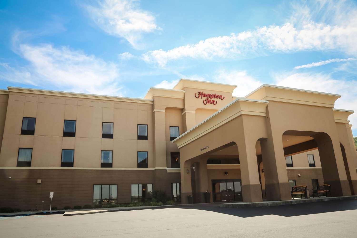Hampton Inn Morehead image