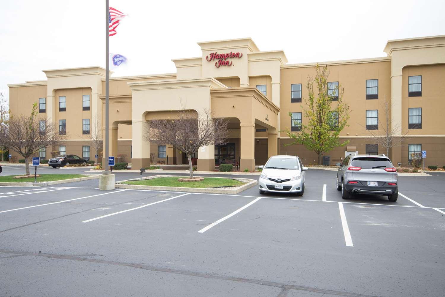 Hampton Inn Marshall image