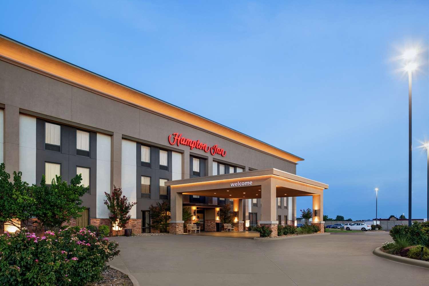 Hampton Inn Paris image