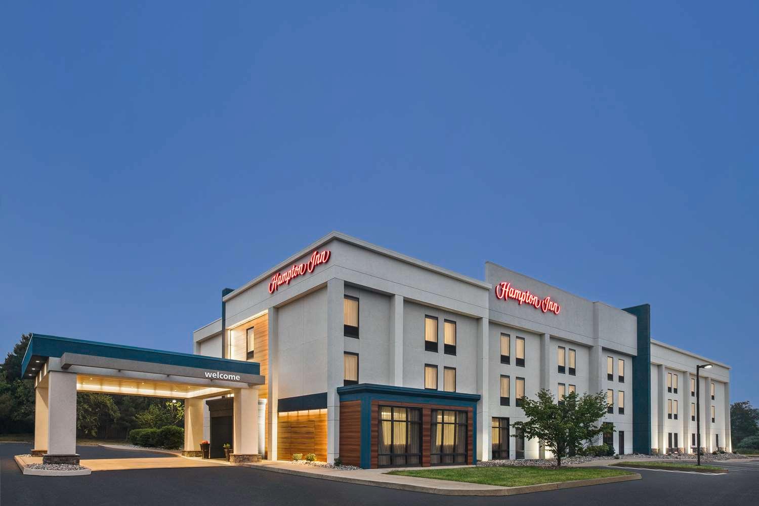 Hampton Inn Quakertown image