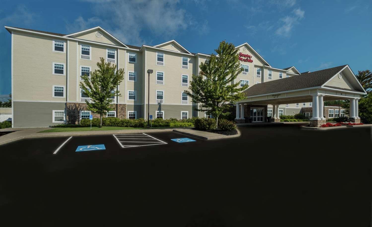 Hampton Inn & Suites Rockland image