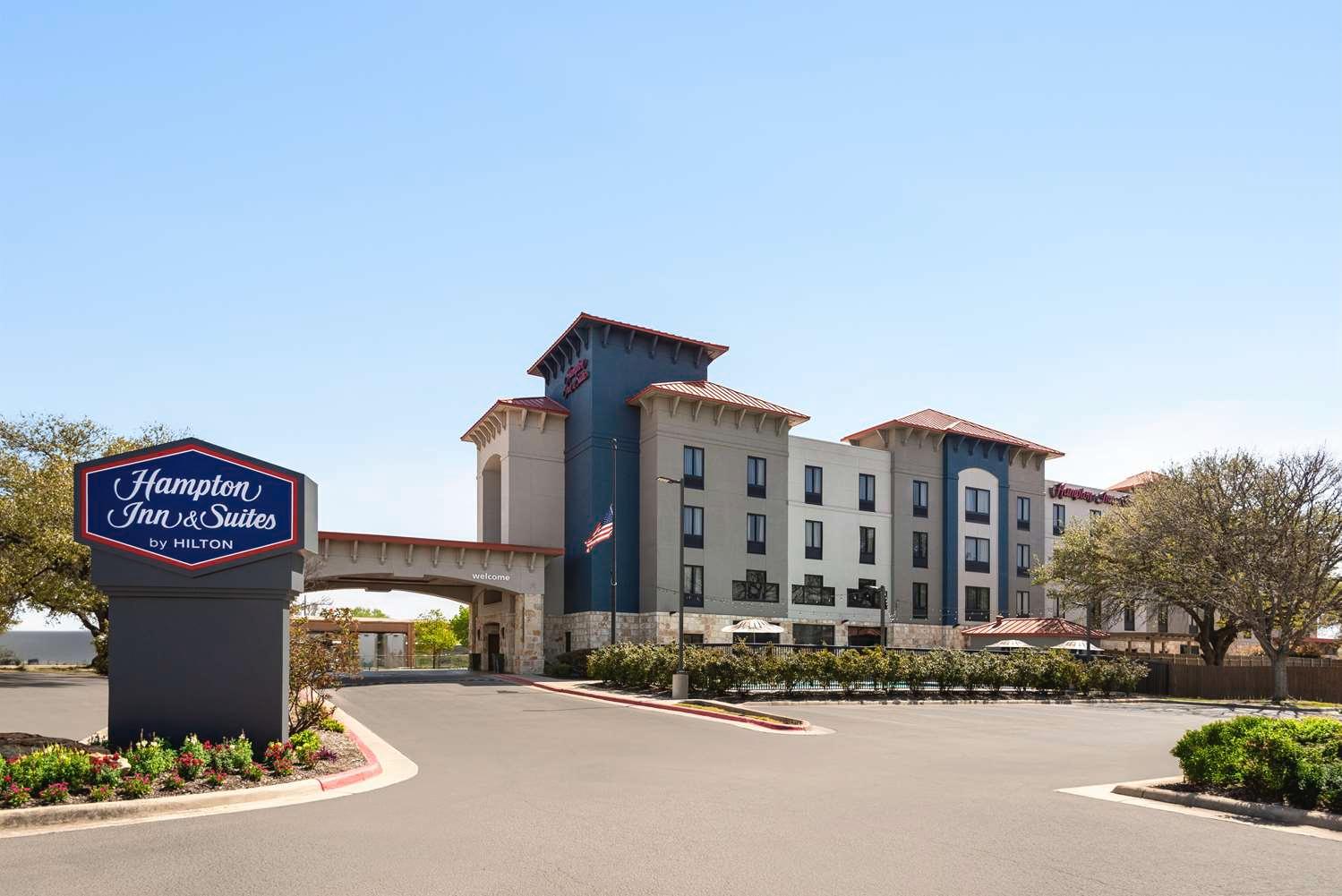 Hampton Inn & Suites San Marcos image