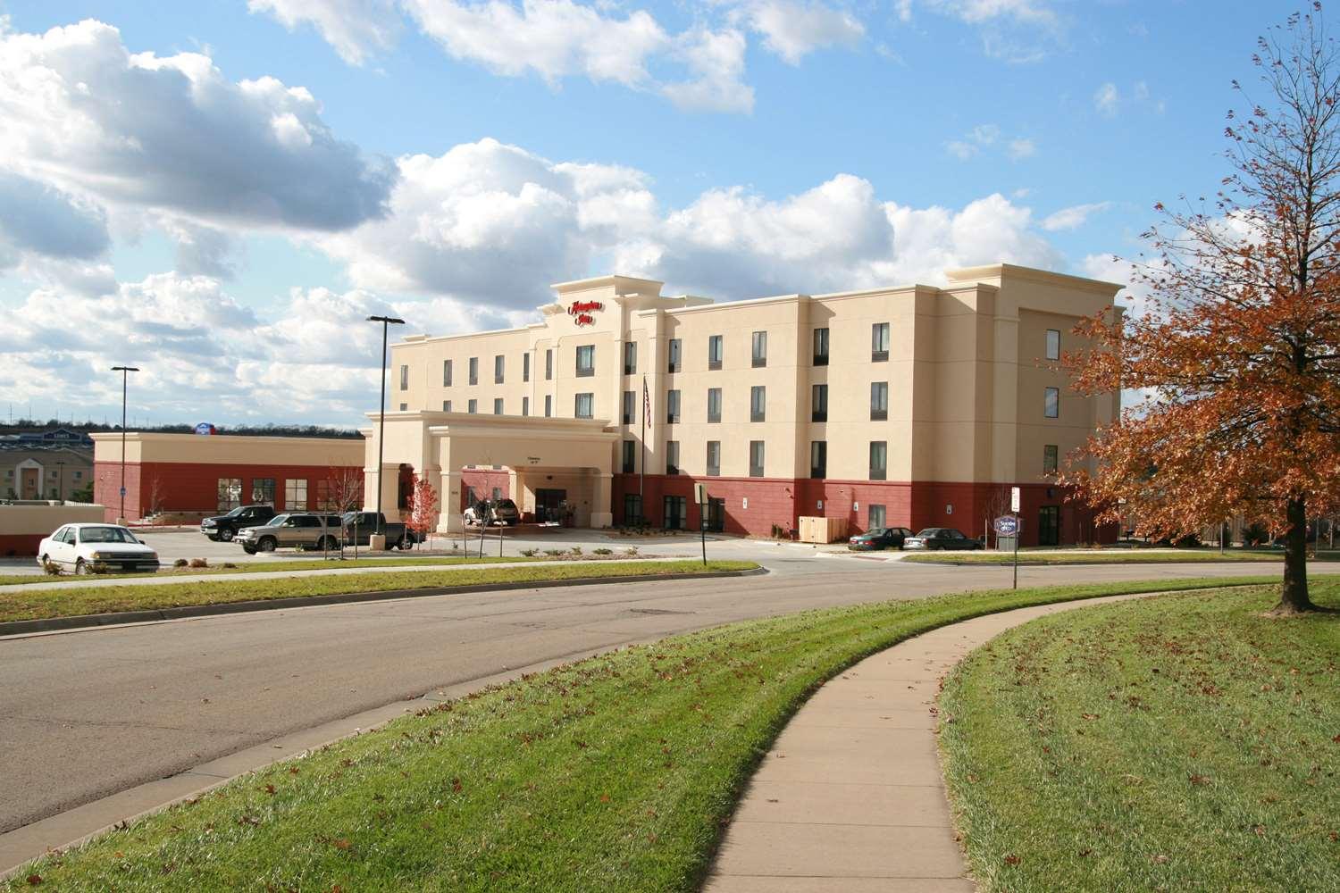 Hampton Inn Topeka image