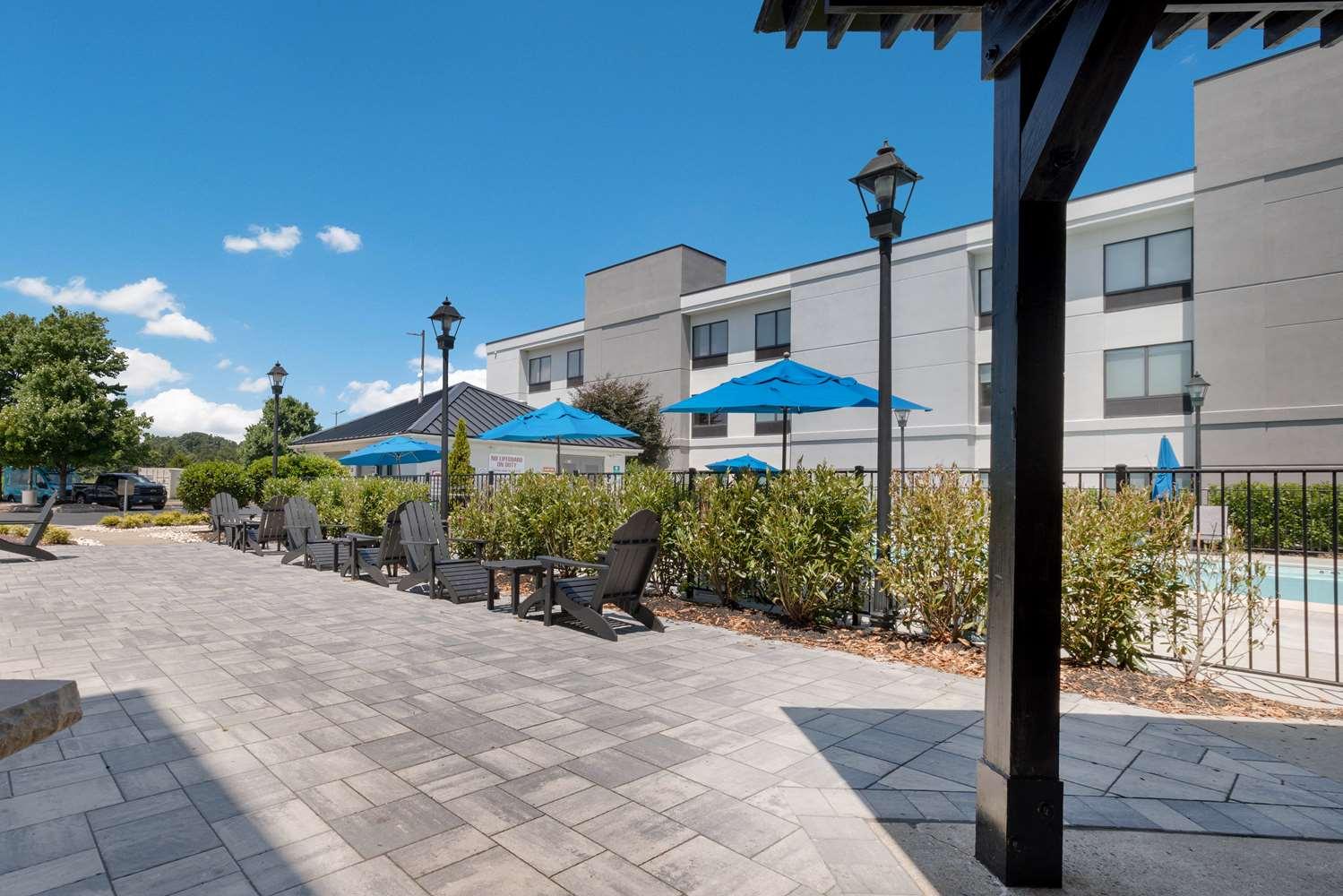 Hampton Inn Princeton image