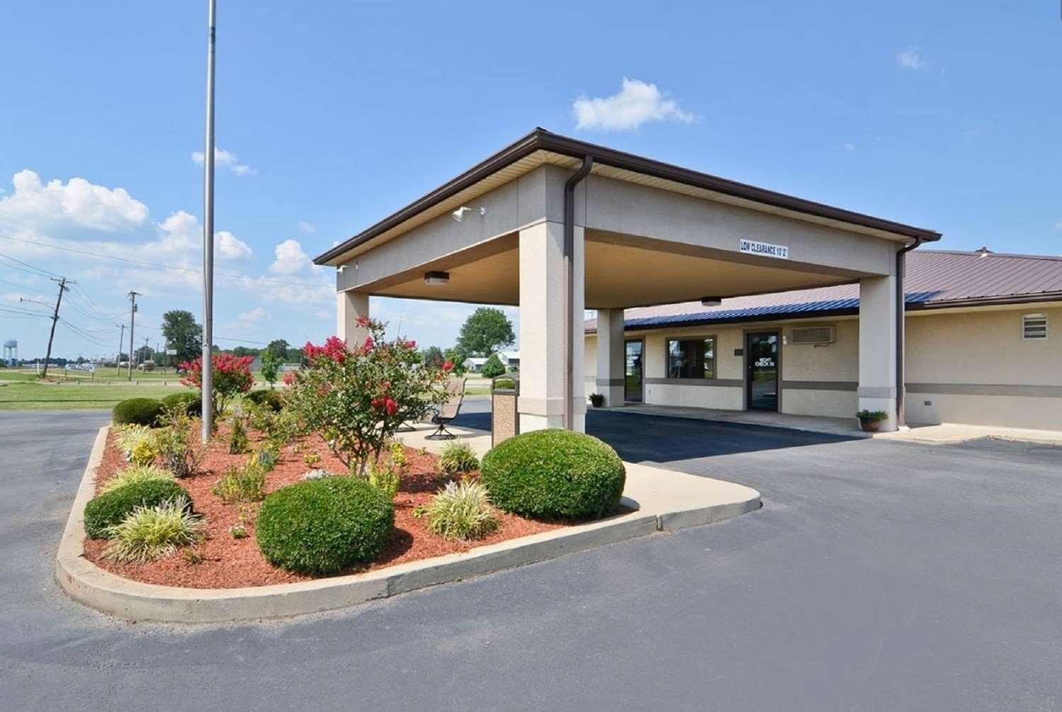 Super 8 by Wyndham McGehee image