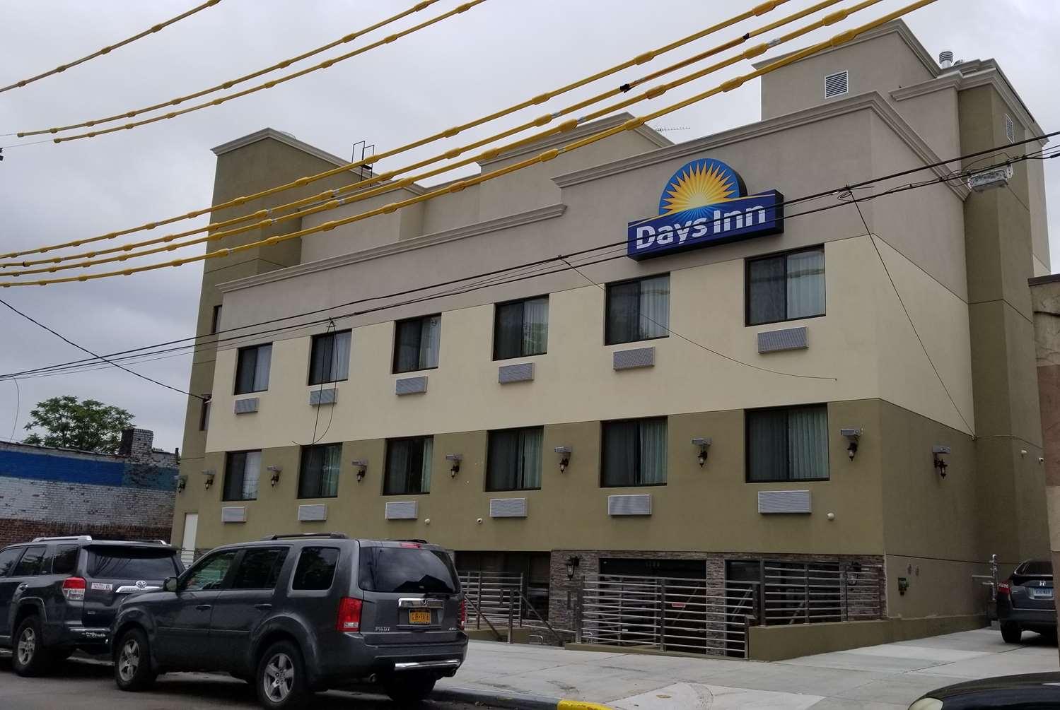Days Inn by Wyndham Brooklyn Marine Park image