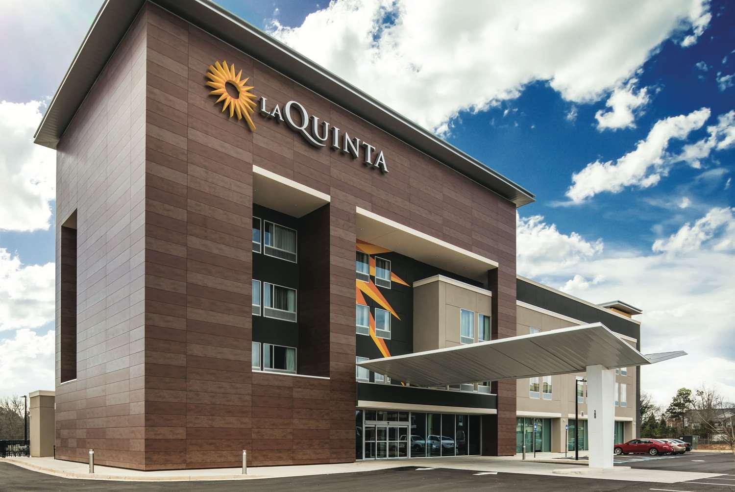LaQuinta Inn & Suites Atlanta South - McDonough image