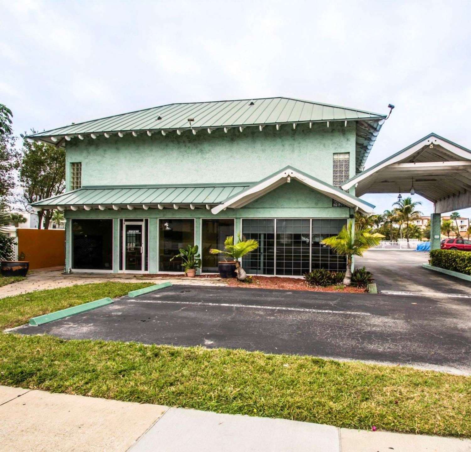Econo Lodge Cocoa Beach - near the Port ใน Cocoa Beach, FL