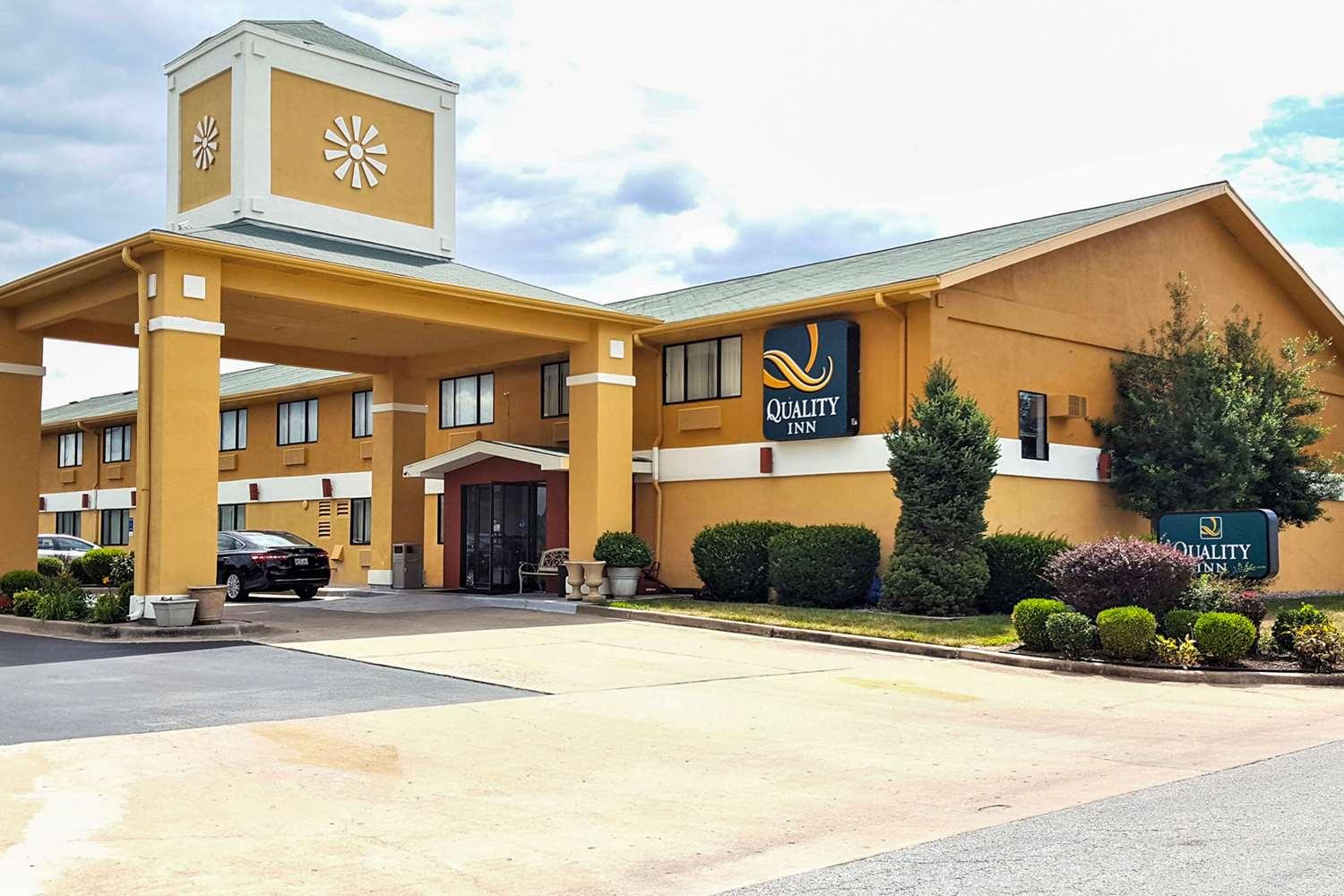 Quality Inn Ozark image