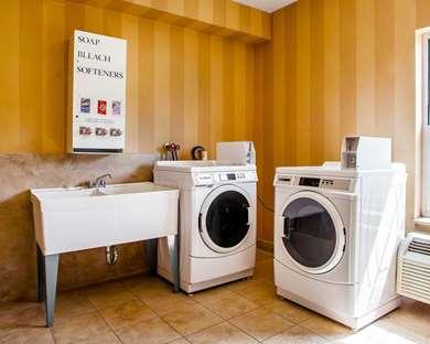 Comfort Suites East Brunswick в East Brunswick, NJ