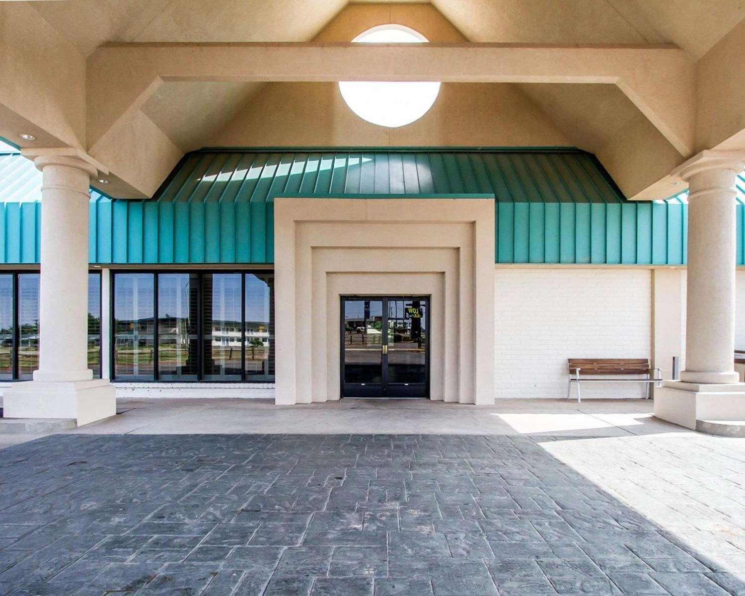 Quality Inn I-10 Deming image