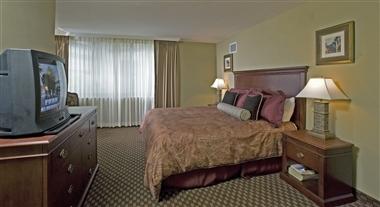 Clarion Collection Hotel Arlington Court Suites in Arlington, VA