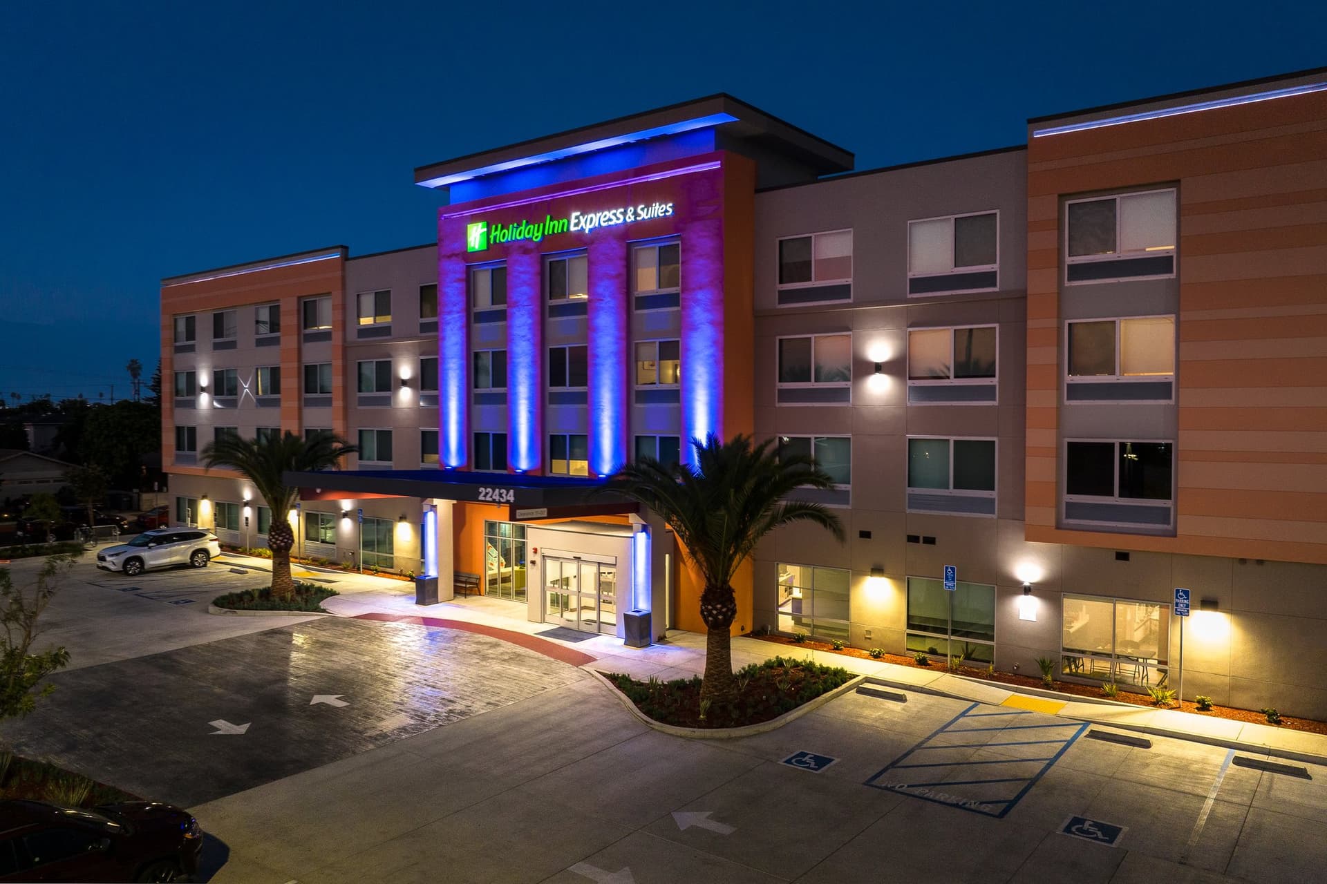 Holiday Inn Express & Suites Hawaiian Gardens ใน สวนฮาวาย, CA