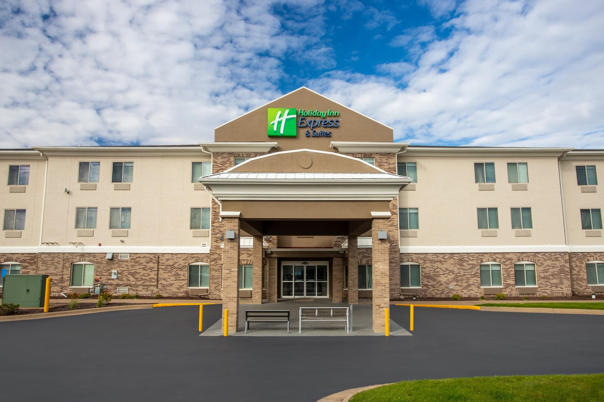 Holiday Inn Express Hotel & Suites Clinton в Клинтон, IA